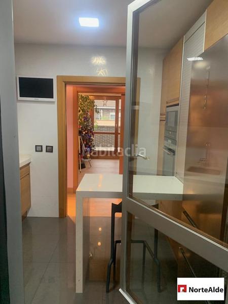 Foto c981e067-e0b9-4a9b-b142-5da7682a340b. Attico con riscaldamento parcheggio in Lasesarre Barakaldo