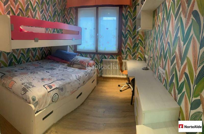 Foto f4d6a0f8-ee57-4965-bc31-b75f61368bb9. Attico con riscaldamento parcheggio in Lasesarre Barakaldo