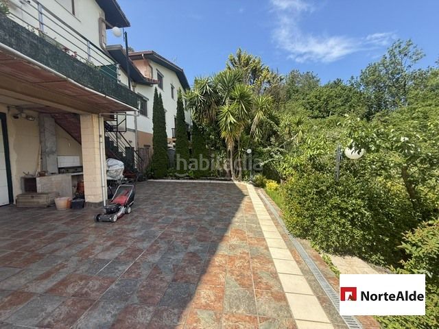 Foto a83d84bd-4cd7-4453-99bb-f28851eb5646. Casa amb calefacció aparcament piscina a Maruri - Jatabe