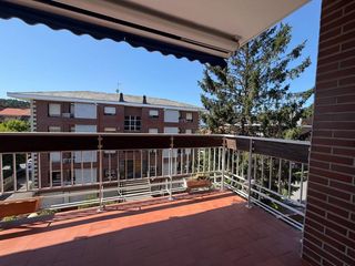 Etagenwohnung in Sopela. Precioso piso grande en urbanizacion con piscina