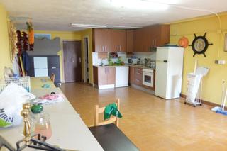 Aparcament cotxe a Sopelana. Garaje 88 m2 acondicionado con aseo y cocina en sopela
