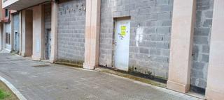 Lloguer Local Comercial a Urduliz. Dos locales comerciales  junto al aula de cultura