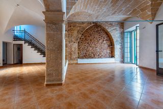 Doppelhaus in Campos poble. Casa adosada con una c�ntrica ubicaci�n en campos con potencial