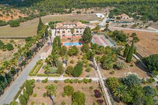 Mas à Valldemosa. Hermosa casa señorial con 84 habitaciones, piscina y parque cerc