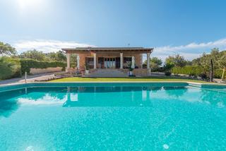 Masia a Sineu. Finca con piscina y vistas despejadas en sineu con licencia de a