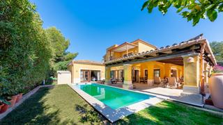 Xalet a Santa Ponça. Villa mediterránea con piscina en santa ponça