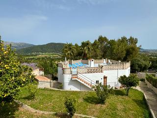 Xalet a Campanet. Encantadora villa con licencia de alquiler de vacaciones en camp