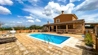 Mas à Sencelles. Finca familiar bien cuidada con casa de invitados y piscina cerc