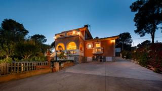 Xalet a Santa Ponça. Auténtica villa de estilo mediterráneo con vistas a la zona verd