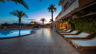 Xalet a Peguera. La villa de lujo con piscina y vistas impresionantes en paguera