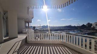 Apartment in El Terreno. Apartamento con vistas al puerto situado en el puerto deportivo