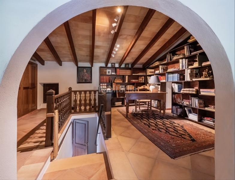 Foto f9f3fbd9-74f2-4441-b869-eb8706915473. Lloguer masia amb piscina a Pollença poble Pollença