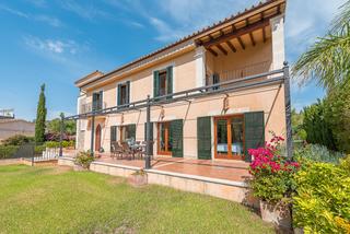 Chalet à Calvià Poble. Magnífica villa con vistas a la montaña situada en es capdella.
