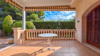 Towny house in Les Maravelles. Amplio chalet de piedra en playa de palma las maravillas