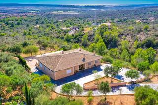 Country house in Puntiró. Exclusiva villa con vistas al mar en paraje rústico en la urbani