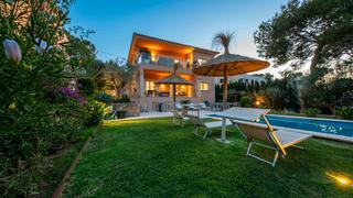 Casa aparellada a El Toro. Hermosa villa cerca del exclusivo puerto de port adriano