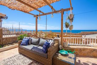 Rent Towny house in Es Coll d´En Rabassa. Encantadora villa ubicada en primera línea con impresionantes vi
