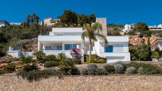 Xalet a Port D´Andratx. Una villa moderna para relajarse de lujo le espera en una ubicac
