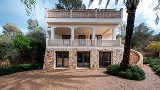 Chalet à Cala Llombards. Villa exclusiva con licencia vacacional a pocos pasos del mar en