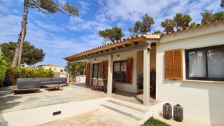 Xalet a El Toro. Encantadora vivienda contemporánea reformada en el toro, a pocos