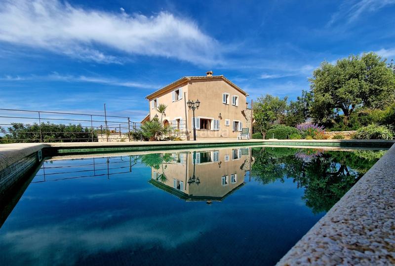 Foto eb2e291e-7355-4591-a46b-d2082feb41fa. Affitto casa bifamiliare con piscina in Campanet