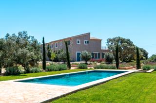 Mas à Campos. Finca de nueva construcción con casa de invitados cerca de la pl