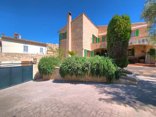 Chalet à Montuïri. Amplia casa de pueblo con jardín y garaje en montuiri