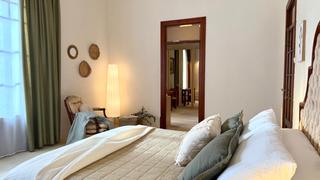 Apartament a Foners. Elegante apartamento con techos altos y gran potencial, a pocos