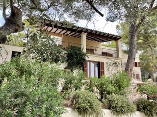 Xalet a Port D´Andratx. Villa con bonitos jardines a pocos minutos a pie del puerto de a