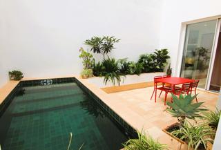 Ground floor in Marquès de Fontsanta. Elegante planta baja con arquitectura clara, patio, piscina priv
