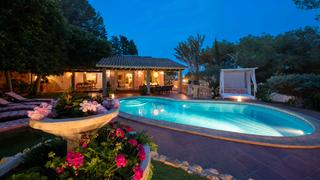 Xalet a Palmanova. Encantadora villa reformada con apartamento independiente para i