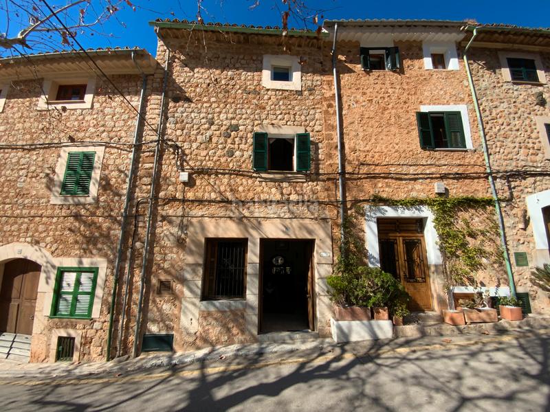 Foto 567e5f44-c136-4b02-a310-38882942fc16. Casa aparellada a Fornalutx