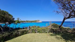 Finca rústica a Font de Sa Cala. Terreno urbano con proyecto y licencia activa en primera línea d