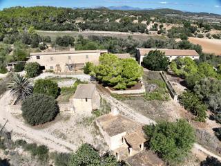Country house in Porreres. Finca auténtica con potencial de desarrollo en el corazón de mal