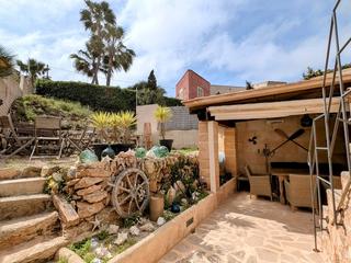 Chalet à Cala Llombards. Casa con vistas al mar y licencia vacacional en cala llombards