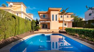 Chalet in Maioris-Puig de Ros. Magnífica casa adosada con piscina y a pocos metros del mar en p