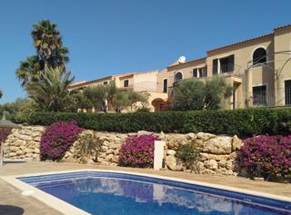 Chalet à Cala Magrana-Cala Anguila-Cala Mendia. Encantadora casa adosada con jardín privado, piscina y licencia