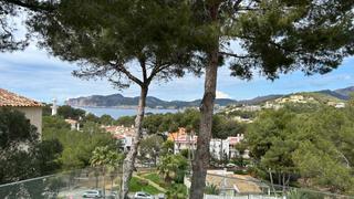 Casa aparellada a Costa de la Calma. Encantadora casa adosada cerca de la playa con gran potencial y
