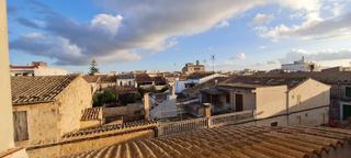 Casa pareada en Llucmajor Interior. Bonita casa de pueblo adosada con 3 plantas y gran terraza en el