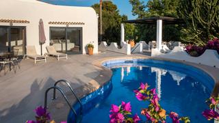 Towny house in Sa Cabaneta. Villa estilo ibiza con vistas a la bahía de palma  refugio medit