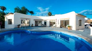 Doppelhaus in Sa Cabaneta. Villa estilo ibiza con vistas a la bahía de palma  refugio medit