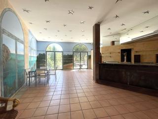 Business premise in Portals Nous. Local comercial en el centro comercial de bendinat
