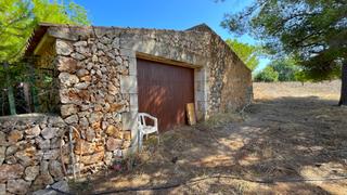 Finca rústica a Cala Magrana-Cala Anguila-Cala Mendia. Parcela con proyecto y licencia aprobada a unos minutos de porto