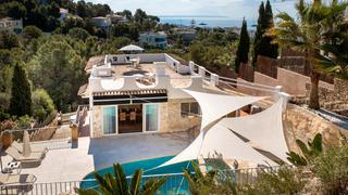 Chalet à Costa d´en Blanes. Soleada villa familiar con vistas al mar y una tranquila zona de
