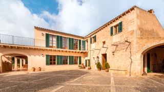 Alquiler Masía en Campos. Finca histórica mallorquina con un diseño único tan solo a pocos