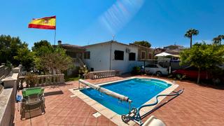 Chalet à Costa de la Calma. Encantadora villa adosada con piscina privada en santa ponsa