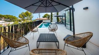 Chalet à Costa d´en Blanes. Moderna nueva villa con vistas parciales al mar y la naturaleza