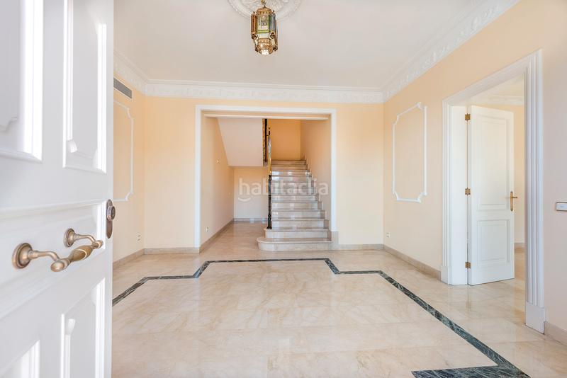 Foto 489a46d2-9a20-4c71-9cc1-888616a9e955. Alquiler chalet villa de estilo neoclásico con vistas al mar en bendinat en Calvià