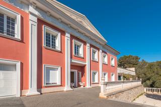 Location Chalet à Cas Català-Illetes. Villa de estilo neoclásico con vistas al mar en bendinat