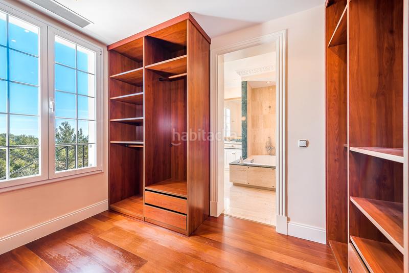 Foto e71d6ecd-b114-41b8-830a-a3554c62906e. Alquiler chalet villa de estilo neoclásico con vistas al mar en bendinat en Calvià